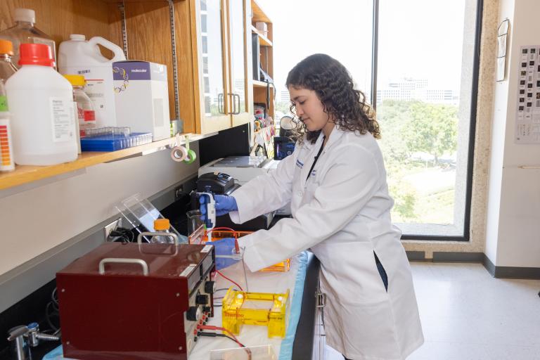 Ana Herget Loading a DNA Gel
